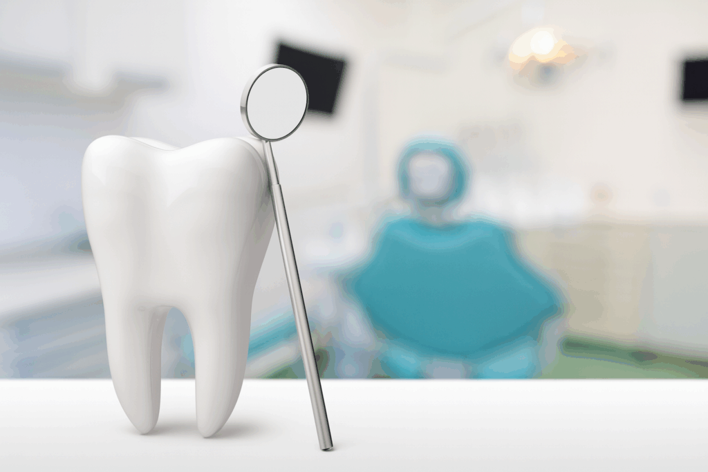 Zahnmodell mit Spiegel im Behandlungsraum