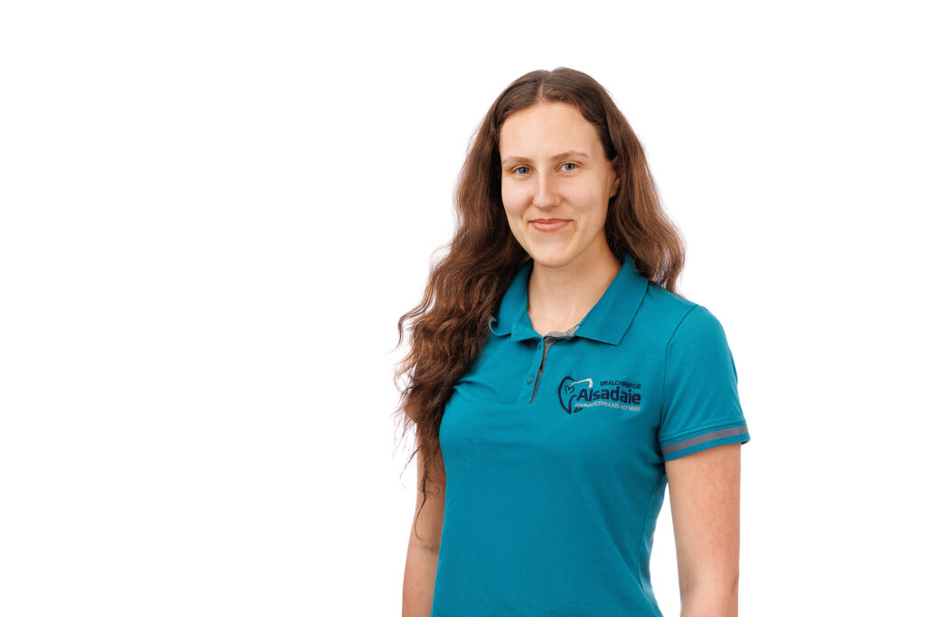 Isabella, Auszubildende in der Assistenz der Praxis Alsadaie